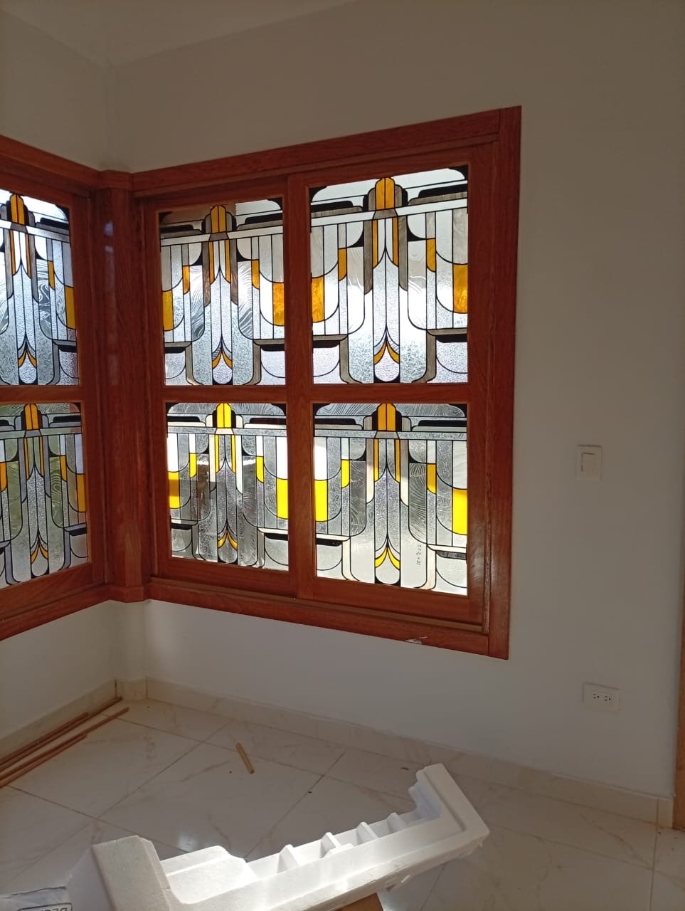 Cómo se hace un vitral para ventanas: del patrón a la instalación