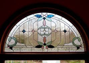 Vitral Media Luna - Elegancia Floral en Tonos Pastel