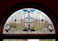 Vitral Media Luna - Elegancia Floral en Tonos Pastel