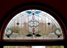 Vitral Media Luna - Elegancia Floral en Tonos Pastel
