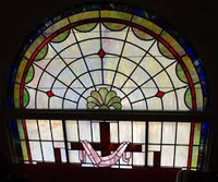 Vitral Media Luna - Diseño Clásico con Detalle Religioso